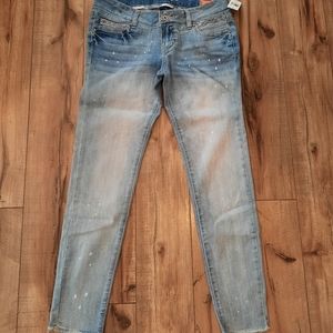Distressed skinny jean